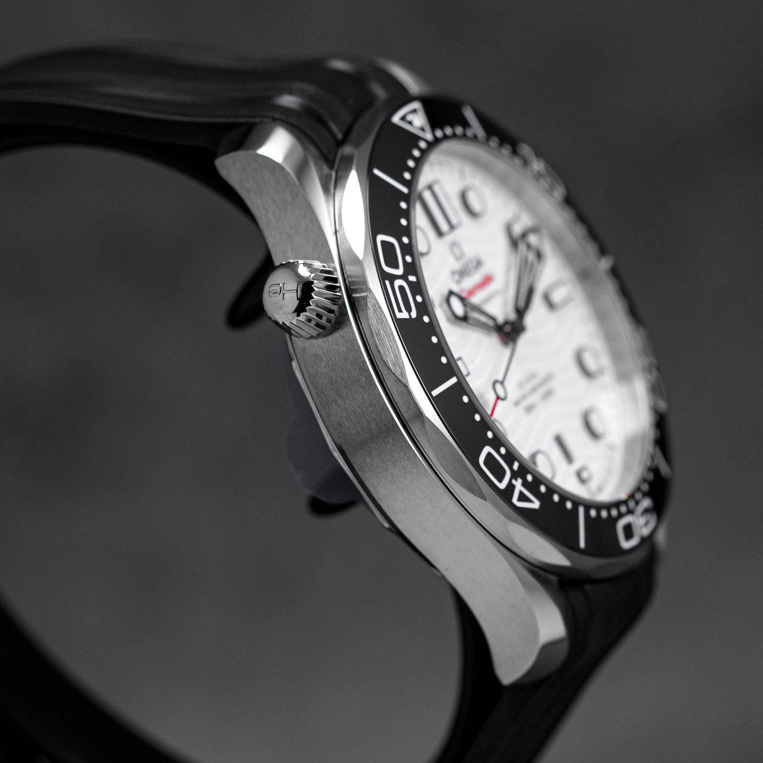 SEAMASTER DIVER 300 WHITE DIAL RUBBER STRAP (2025)