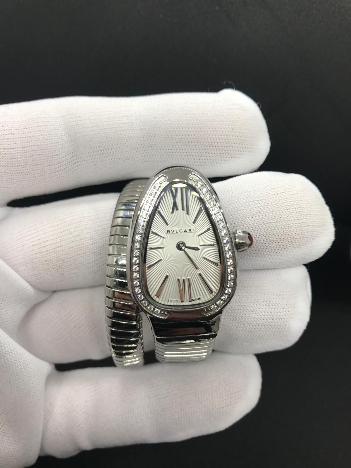 Bvlgari Serpenti Argenté fond blanc sertie